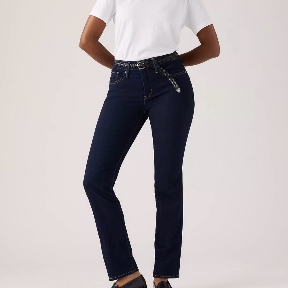 Levi's 314 woman’s 27x32  Indigo Straight Jeans